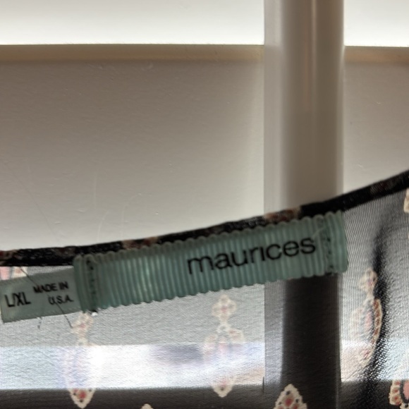 Beautiful sheer vest with a new Cream tank top - Picture 5 of 8